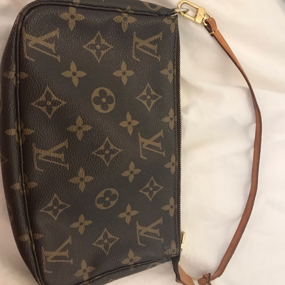 LV pouchette.